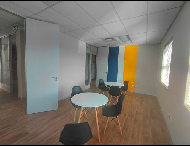 182M² OFFICE FOR SALE IN CHARTWELL